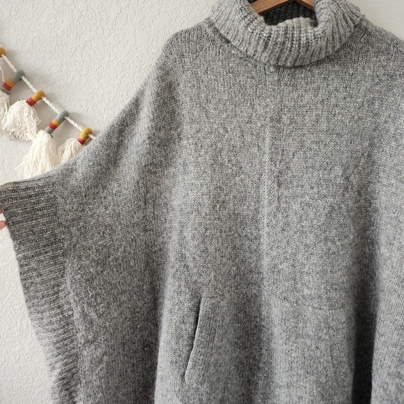 J. Crew Alpaca Wool Relaxed Turtleneck Poncho Sweater Slouchy Cozy Boho Gray S/M - Picture 4 of 10